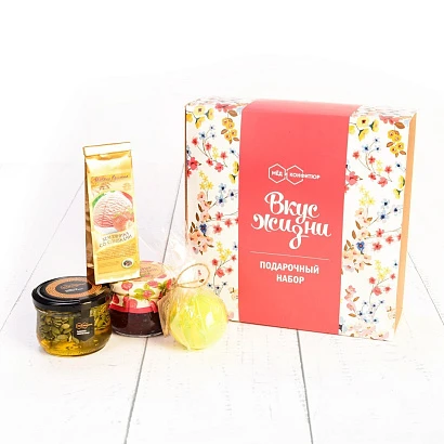 Подарочный набор "Вкус Жизни" тыквенные семечки в меду, конф. малиновый, чай, бомбочка для ванны